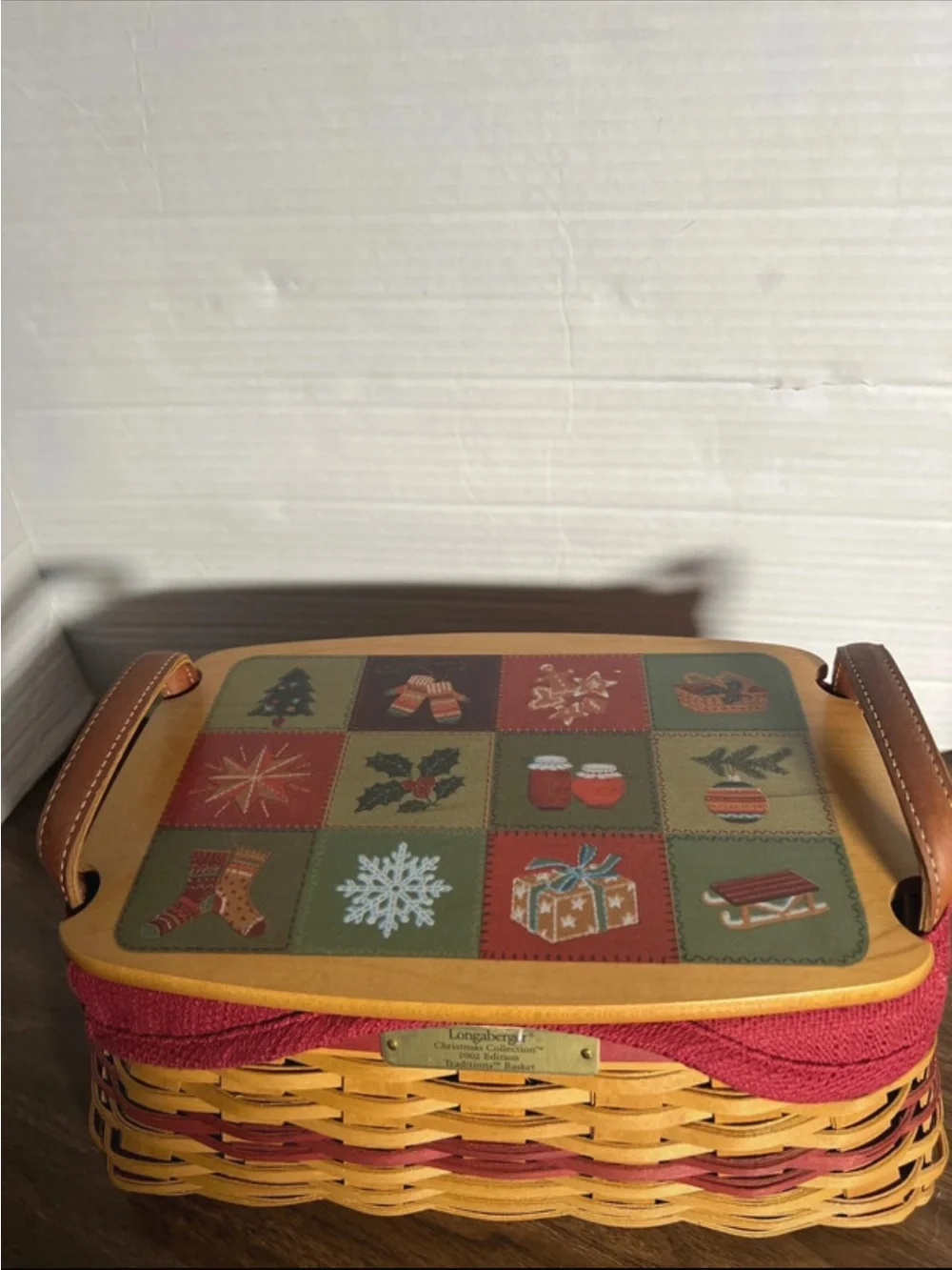 Longaberger   Accent Basket w/ Fabric Liner, wooden top ,plastic liner